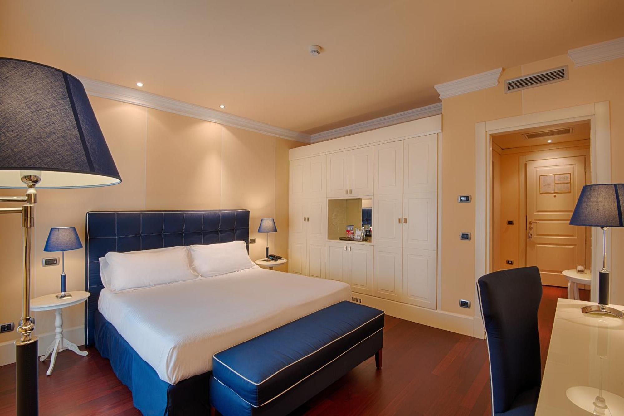 Classic Twin or Queen Room